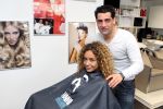 Hoofddorp 14 mei 2012
Kapper Hanni Hanna knipt Fajah lourens. Hanni knipt vele voetballers en bn ers.
Peter Smulders bv