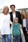 Hoofddorp 21 april 2012
Premiere sneeuwwitje in bioscoop Hoofddorp. Irene Moors met man Barry en kinderen
Peter Smulders bv