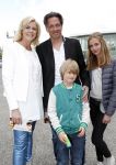 Hoofddorp 21 april 2012
Premiere sneeuwwitje in bioscoop Hoofddorp. Irene Moors met man Barry en kinderen
Peter Smulders bv