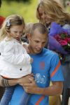 Lausanne, 17 en 18 Mei 2012
Nederlands elftal op traingskamp op weg naar het EK 2012
John Heitinga met zijn vrouw Charlotte Heitinga-Zenden en hun kinderen
Foto Peter Smulders BV