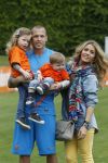 Lausanne, 17 en 18 Mei 2012
Nederlands elftal op traingskamp op weg naar het EK 2012
John Heitinga met zijn vrouw Charlotte Heitinga-Zenden en hun kinderen
Foto Peter Smulders BV