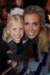 Hilversum 4 maart 2011
Sterren dansen op het ijs van SBDS 6 in studio 22 .Deelnemers zijn Monique Smit Jenny Smit Vivian Reys Babette v Veen Ralf Mackenbach Michael Boogerd en Sieneke Gerard Joling en Nance Coolen presenteren het. Vivian Reys met dochter Day
Peter Smulders bv