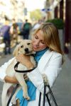 Amsterdam 17 september 2003

vivian reys met moeder en  hondje (golden retriever)

Peter Smulders bv