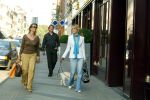 Amsterdam 17 september 2003

vivian reys met moeder en  hondje (golden retriever)

Peter Smulders bv