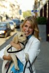 Amsterdam 17 september 2003

vivian reys met moeder en  hondje (golden retriever)

Peter Smulders bv