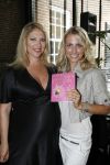 Naarden 21 mei 2007
Presentatie boek Supermom's stijlgids van Vivian Ewbank Reijs in het Arsenaal. Vivian met zwangere Fiona Heering
Peter Smulders bv