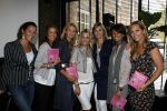 Naarden 21 mei 2007
Presentatie boek Supermom's stijlgids van Vivian Ewbank Reijs in het Arsenaal. Vivian Met Quinty Trustfull Anouk Smulders Vivian Slingerland Leontine Borsato Tanja Jess en Renee Vervoorn
Peter Smulders bv