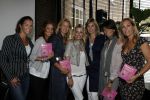Naarden 21 mei 2007
Presentatie boek Supermom's stijlgids van Vivian Ewbank Reijs in het Arsenaal. Vivian Met Quinty Trustfull Anouk Smulders Vivian Slingerland Leontine Borsato Tanja Jess en Renee Vervoorn
Peter Smulders bv
