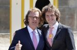 Amsterdam, 29 April 2013
Vertrek Kon. familie vanuit Paleis op de Dam naar het diner in het Rijksmuseum
Andre Rieu met zijn zoon Pierre Rieu
Foto Peter Smulders BV