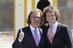 Amsterdam, 29 April 2013
Vertrek Kon. familie vanuit Paleis op de Dam naar het diner in het Rijksmuseum
Andre Rieu met zijn zoon Pierre Rieu
Foto Peter Smulders BV