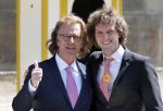 Amsterdam, 29 April 2013
Vertrek Kon. familie vanuit Paleis op de Dam naar het diner in het Rijksmuseum
Andre Rieu met zijn zoon Pierre Rieu
Foto Peter Smulders BV