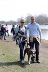 Busloo Apeldoorn 21 april 2013
Royal Canin organiseert grootste wandeltocht voor hond voor stichting Hulphond. Ambassadrices Anita Witzier Anouk Smulders en Martin Gaus lopen ook mee. Anita met haar vriend Michel
Peter Smulders bv