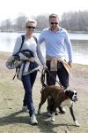 Busloo Apeldoorn 21 april 2013
Royal Canin organiseert grootste wandeltocht voor hond voor stichting Hulphond. Ambassadrices Anita Witzier Anouk Smulders en Martin Gaus lopen ook mee. Anita met haar vriend Michel
Peter Smulders bv