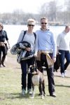 Busloo Apeldoorn 21 april 2013
Royal Canin organiseert grootste wandeltocht voor hond voor stichting Hulphond. Ambassadrices Anita Witzier Anouk Smulders en Martin Gaus lopen ook mee. Anita met haar vriend Michel
Peter Smulders bv