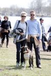 Busloo Apeldoorn 21 april 2013
Royal Canin organiseert grootste wandeltocht voor hond voor stichting Hulphond. Ambassadrices Anita Witzier Anouk Smulders en Martin Gaus lopen ook mee. Anita met haar vriend Michel
Peter Smulders bv