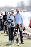 Busloo Apeldoorn 21 april 2013
Royal Canin organiseert grootste wandeltocht voor hond voor stichting Hulphond. Ambassadrices Anita Witzier Anouk Smulders en Martin Gaus lopen ook mee. Anita met haar vriend Michel
Peter Smulders bv