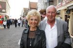 Volendam 22 april 2013
Linda de Mol reikt de eerse l Homo uit aan Johannes Rypma die op de cover staat. De presentatie was in hotel Spaander. Anny Schilder met een goede vriend
Peter Smulders bv