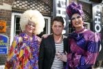 Volendam 22 april 2013
Linda de Mol reikt de eerse l Homo uit aan Johannes Rypma die op de cover staat. De presentatie was in hotel Spaander. Cees Tol
Peter Smulders bv
