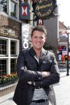 Volendam 22 april 2013
Linda de Mol reikt de eerse l Homo uit aan Johannes Rypma die op de cover staat. De presentatie was in hotel Spaander. Cees Tol
Peter Smulders bv