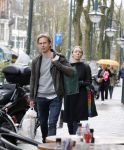 Amsterdam 19 april 2013
Ajax speler Christian Poulsen met zijn vrouw op de cornelis schuytstraat.
Peter Smulders bv