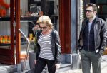 Amsterdam 27 april 2013
Connie Breukhoven met haar oude PA Edwin en vriend aan het winkelen.
Peter Smulders bv