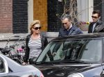 Amsterdam 27 april 2013
Connie Breukhoven met haar oude PA Edwin en vriend aan het winkelen.
Peter Smulders bv