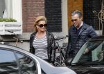Amsterdam 27 april 2013
Connie Breukhoven met haar oude PA Edwin en vriend aan het winkelen.
Peter Smulders bv