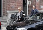 Amsterdam 27 april 2013
Connie Breukhoven met haar oude PA Edwin en vriend aan het winkelen.
Peter Smulders bv