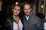 Aalsmeer 26 april 2013
Gerard Joling krijgt uit handen van de burgemeester van Aalsmeer een koninklijke onderscheiding (lintje). Danny en Jenny de Munk
Peter Smulders bv