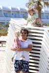 ibiza 5 mei 2013
Dirk Zeelenberg met zijn vrouw Suus en kinderen op een strand op ibiza.
Peter Smulders bv