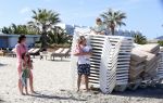 ibiza 5 mei 2013
Dirk Zeelenberg met zijn vrouw Suus en kinderen op een strand op ibiza.
Peter Smulders bv