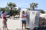 ibiza 5 mei 2013
Dirk Zeelenberg met zijn vrouw Suus en kinderen op een strand op ibiza.
Peter Smulders bv