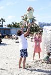 ibiza 5 mei 2013
Dirk Zeelenberg met zijn vrouw Suus en kinderen op een strand op ibiza.
Peter Smulders bv