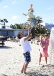 ibiza 5 mei 2013
Dirk Zeelenberg met zijn vrouw Suus en kinderen op een strand op ibiza.
Peter Smulders bv