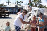 ibiza 5 mei 2013
Dirk Zeelenberg met zijn vrouw Suus en kinderen op een strand op ibiza. Dirk met fans
Peter Smulders bv