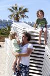 ibiza 5 mei 2013
Dirk Zeelenberg met zijn vrouw Suus en kinderen op een strand op ibiza.
Peter Smulders bv