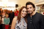 Amsterdam 11 mei 2013
Heleen v Royen met haar nieuwe boek bij haar boekwinkel. Heleen met Dotan Harpenau
Peter Smulders bv