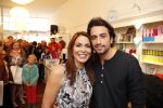Amsterdam 11 mei 2013
Heleen v Royen met haar nieuwe boek bij haar boekwinkel. Heleen met Dotan Harpenau
Peter Smulders bv