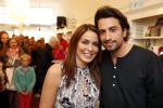 Amsterdam 11 mei 2013
Heleen v Royen met haar nieuwe boek bij haar boekwinkel. Heleen met Dotan Harpenau
Peter Smulders bv