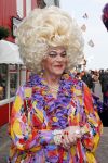 Volendam 22 april 2013
Linda de Mol reikt de eerse l Homo uit aan Johannes Rypma die op de cover staat. De presentatie was in hotel Spaander. Edwin v Kollenburg als travestiet
Peter Smulders bv