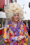 Volendam 22 april 2013
Linda de Mol reikt de eerse l Homo uit aan Johannes Rypma die op de cover staat. De presentatie was in hotel Spaander. Edwin v Kollenburg als travestiet
Peter Smulders bv