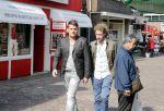 Volendam 22 april 2013
Linda de Mol reikt de eerse l Homo uit aan Johannes Rypma die op de cover staat. De presentatie was in hotel Spaander. Cees Tol en Ewout Genemans
Peter Smulders bv