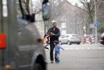 Amsterdam 25 april 2013
Frank Rijkaard met zijn vrouw en zoon bij hun nieuwe huis aan het vondelpark.
Peter Smulders bv