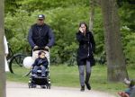 Amsterdam 10 mei 2013
Frank Rijkaard aan het winkelen /wandelen met zijn vrouw Stephanie zoon en schoonmoeder in de cornelis schuytstraat en het vondelpark.
Peter Smulders bv