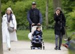 Amsterdam 10 mei 2013
Frank Rijkaard aan het winkelen /wandelen met zijn vrouw Stephanie zoon en schoonmoeder in de cornelis schuytstraat en het vondelpark.
Peter Smulders bv