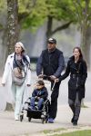 Amsterdam 10 mei 2013
Frank Rijkaard aan het winkelen /wandelen met zijn vrouw Stephanie zoon en schoonmoeder in de cornelis schuytstraat en het vondelpark.
Peter Smulders bv