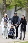 Amsterdam 10 mei 2013
Frank Rijkaard aan het winkelen /wandelen met zijn vrouw Stephanie zoon en schoonmoeder in de cornelis schuytstraat en het vondelpark.
Peter Smulders bv