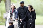 Amsterdam 10 mei 2013
Frank Rijkaard aan het winkelen /wandelen met zijn vrouw Stephanie zoon en schoonmoeder in de cornelis schuytstraat en het vondelpark.
Peter Smulders bv