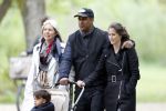 Amsterdam 10 mei 2013
Frank Rijkaard aan het winkelen /wandelen met zijn vrouw Stephanie zoon en schoonmoeder in de cornelis schuytstraat en het vondelpark.
Peter Smulders bv