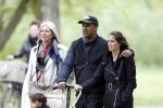 Amsterdam 10 mei 2013
Frank Rijkaard aan het winkelen /wandelen met zijn vrouw Stephanie zoon en schoonmoeder in de cornelis schuytstraat en het vondelpark.
Peter Smulders bv